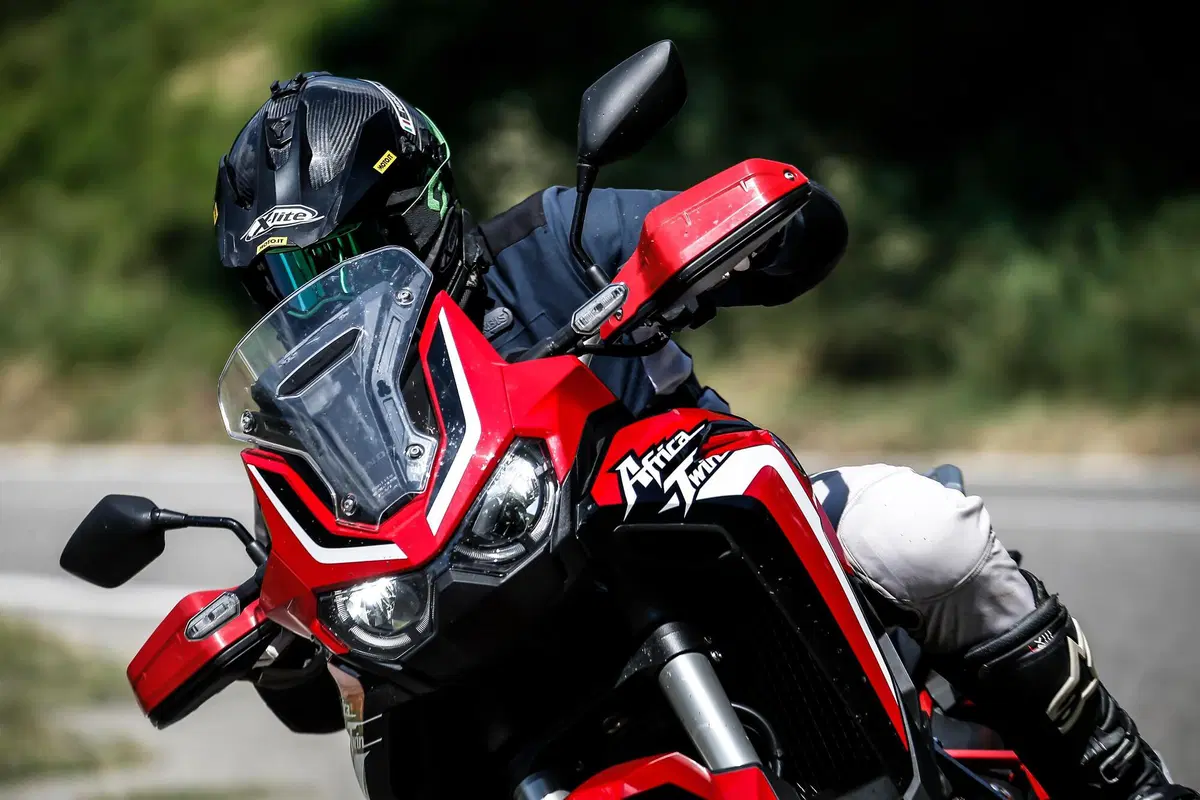 Honda Africa Twin 1100 vs Triumph Tiger Rally 900: SFIDA MAXIENDURO 2020
