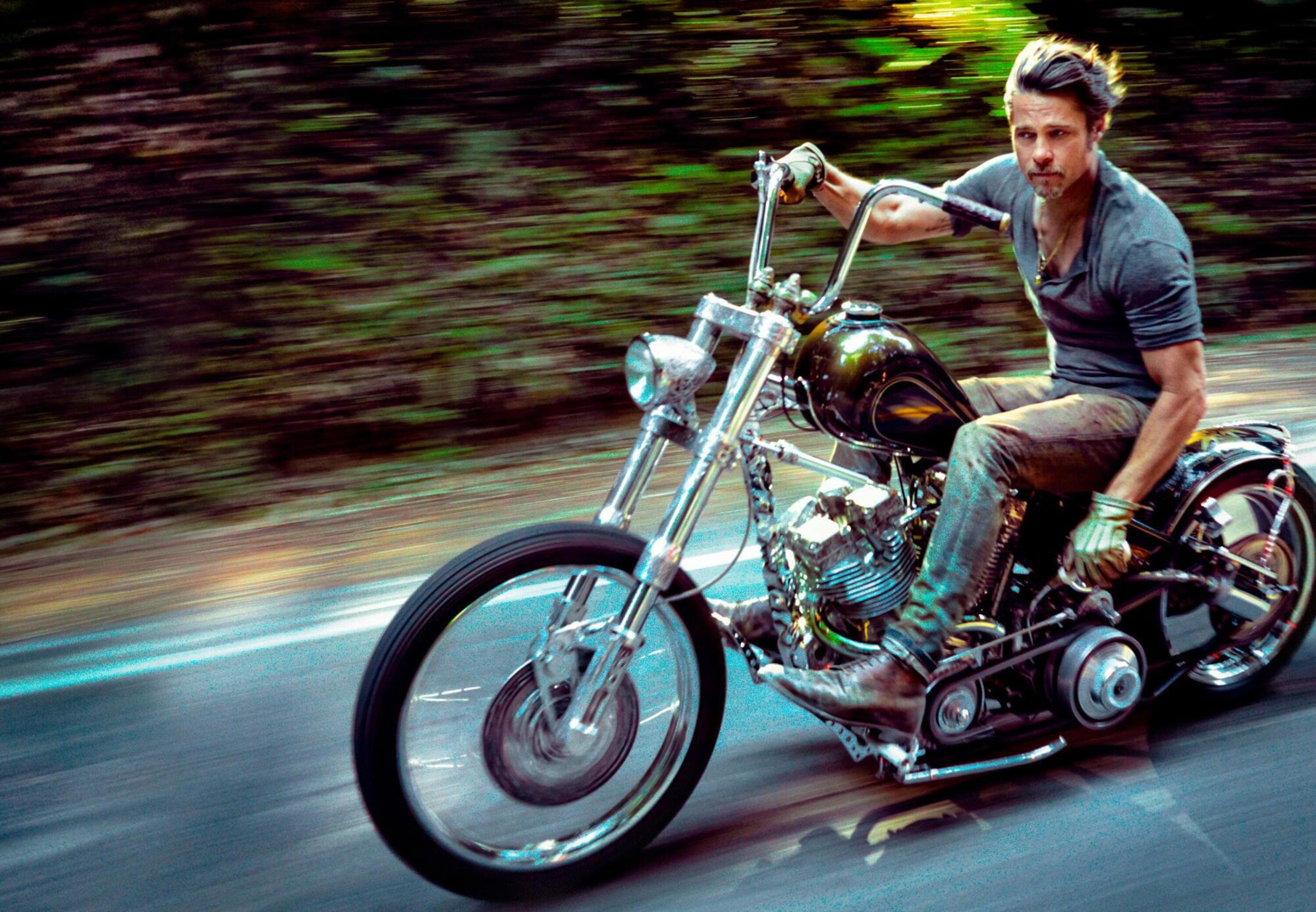 La foto di Brad Pitt sulla sua Harley Indian Larry vale 12.000 dollari