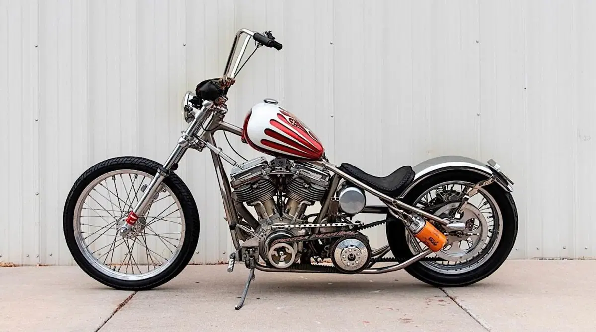 La foto di Brad Pitt sulla sua Harley Indian Larry vale già 12.000 dollari (3)