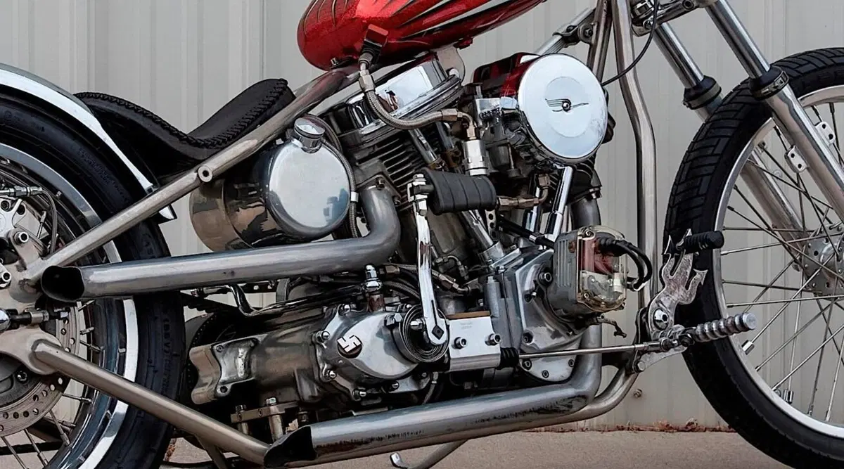 La foto di Brad Pitt sulla sua Harley Indian Larry vale già 12.000 dollari (4)