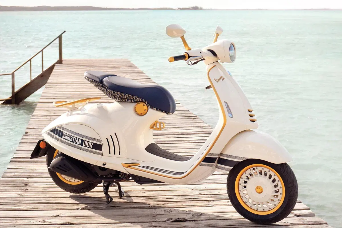 Vespa Vespa 946 Vespa 946 Christian Dior ABS (2020) (2)