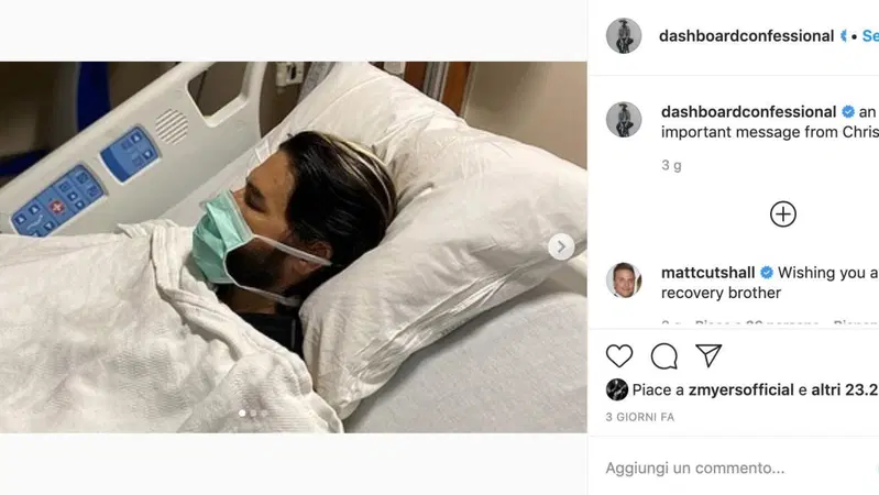 Rockstar si schianta in moto. Su Instagram i marchi dell'abbigliamento tecnico che l&rsquo;hanno salvato
