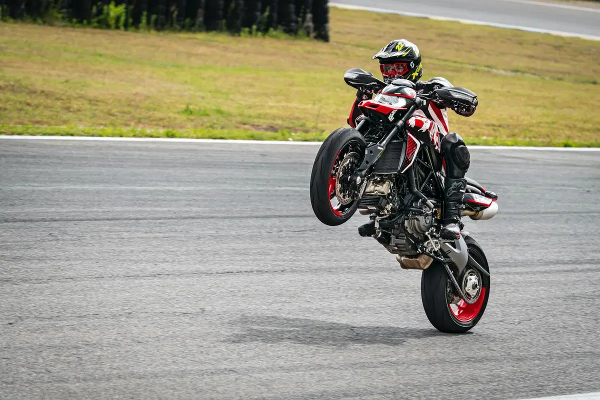 Ducati Hypermotard RVE: il concept diventa di serie (17)