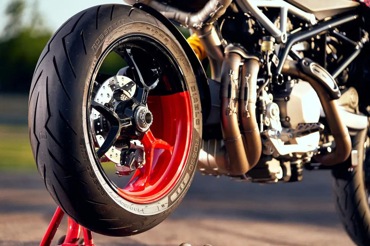 Ducati Hypermotard RVE: il concept diventa di serie (18)