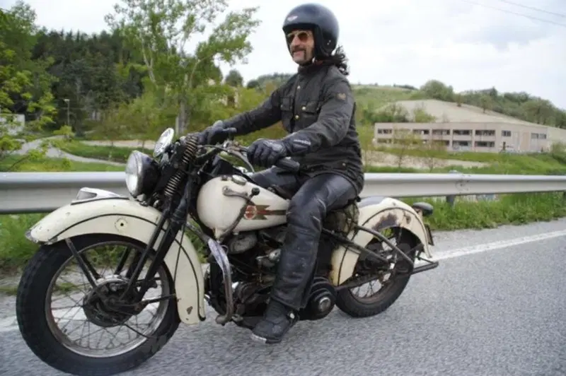 Harley-Davidson WLA 750. In questo caso in sella il nostro amico Davide che l'ha portata qualche anno fa a fare un giro da Piacenza fino in Germania.