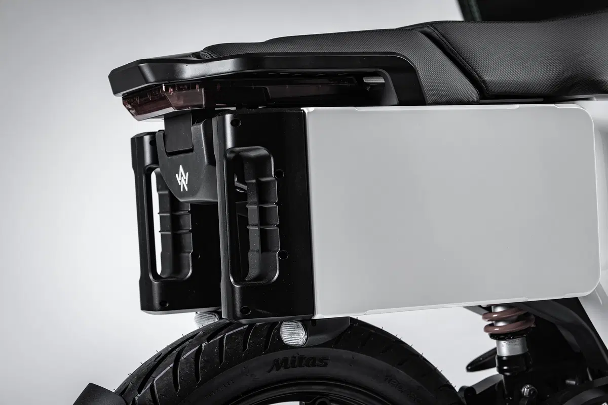 Wow! La startup italiana che produce scooter elettrici (11)