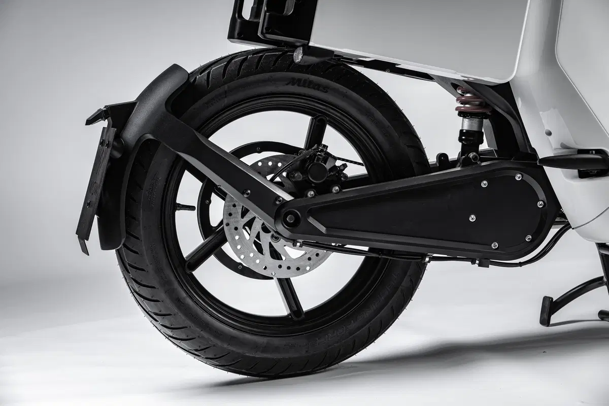 Wow! La startup italiana che produce scooter elettrici (12)
