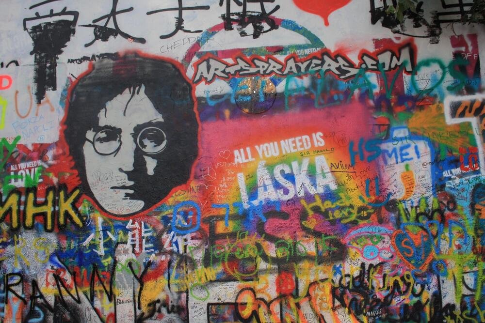 John Lennon, assassinato l&#039;8 dicembre del 1980 a soli 40 anni