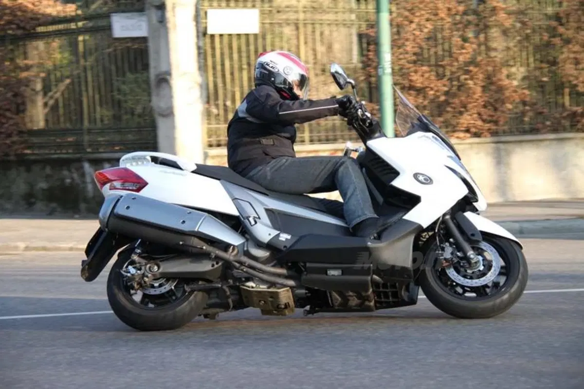 Kymco MyRoad 700i  (5)