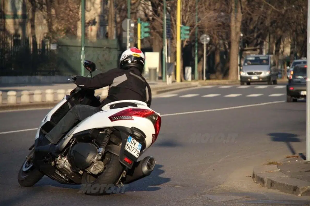 Kymco MyRoad 700i  (6)