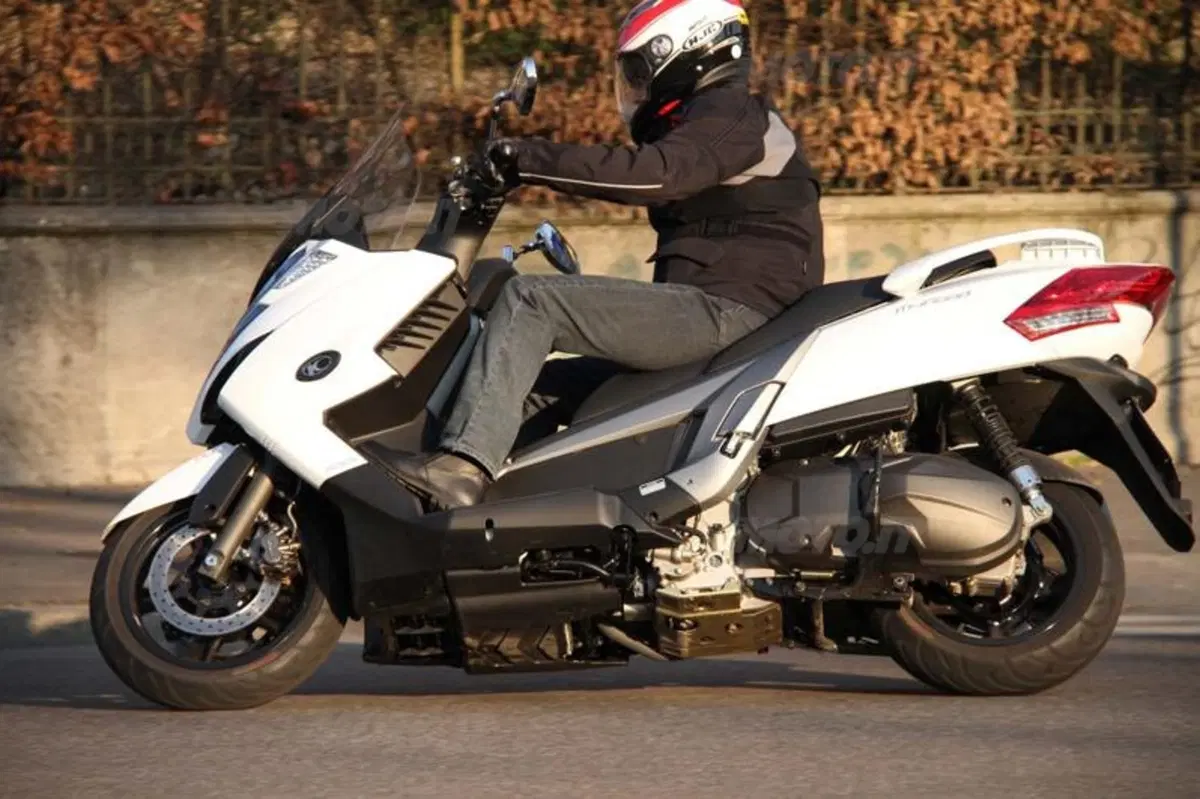 Kymco MyRoad 700i  (8)