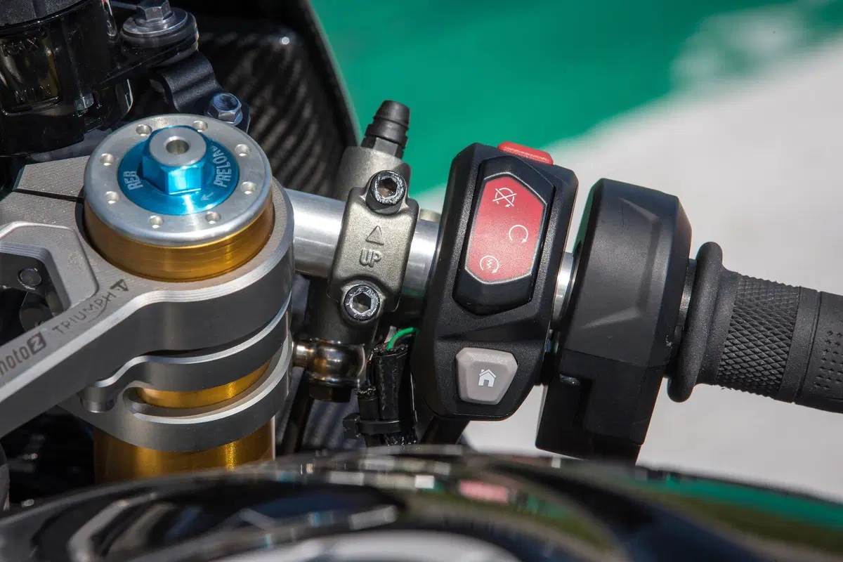 Triumph Daytona 675 Moto2 test. Sintesi perfetta (10)