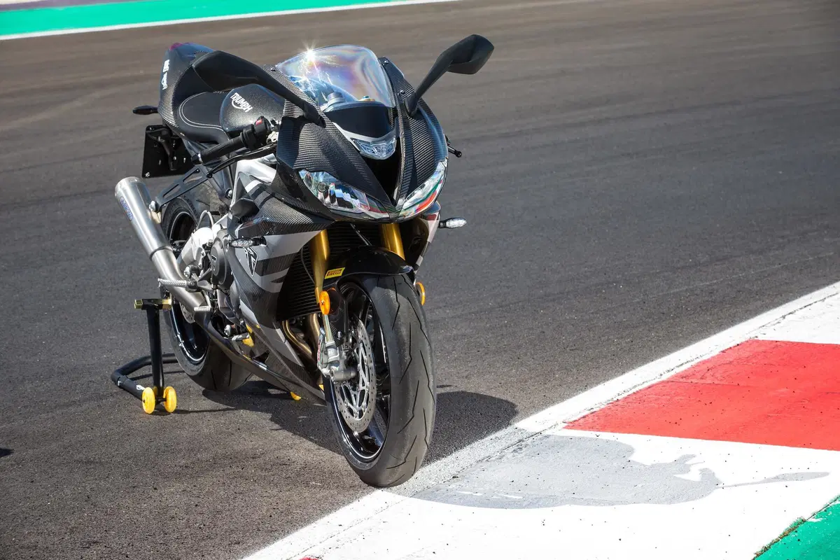 Triumph Daytona 675 Moto2 test. Sintesi perfetta (16)