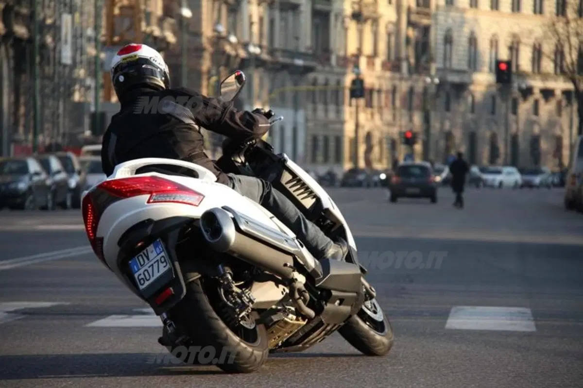 Kymco MyRoad 700i  (9)