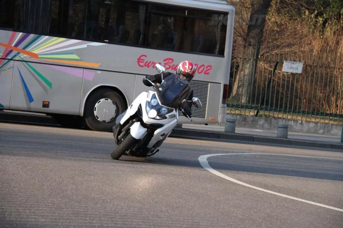 Kymco MyRoad 700i  (10)