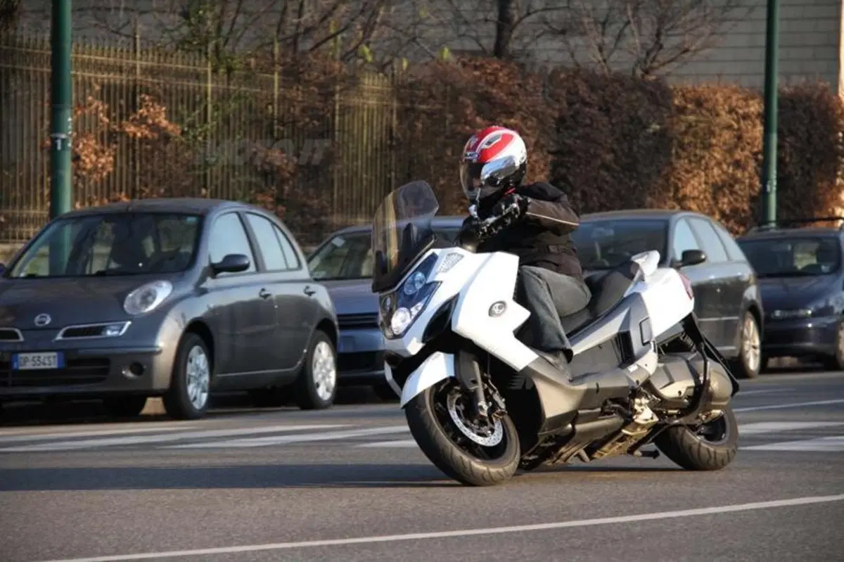 Kymco MyRoad 700i  (11)