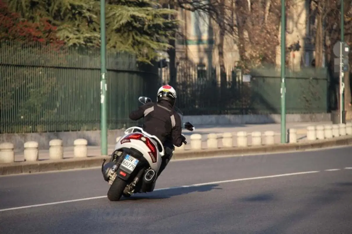 Kymco MyRoad 700i  (14)