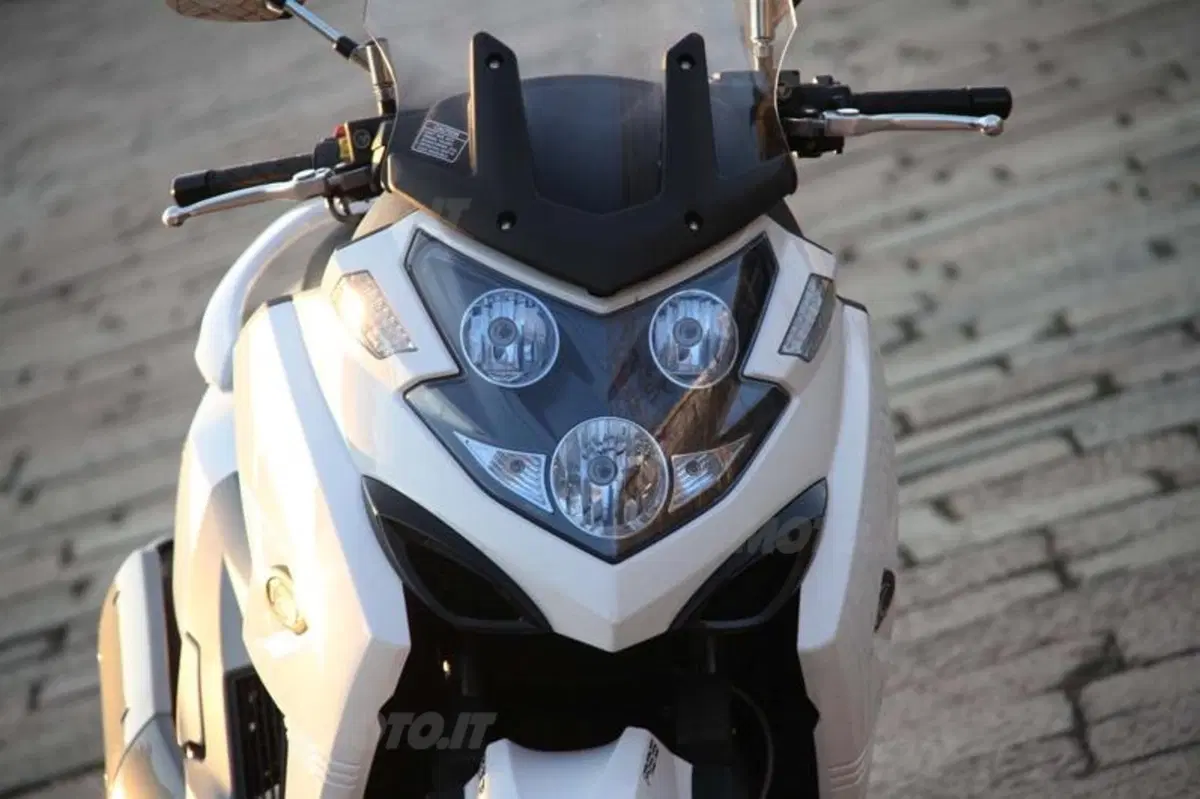 Kymco MyRoad 700i  (20)