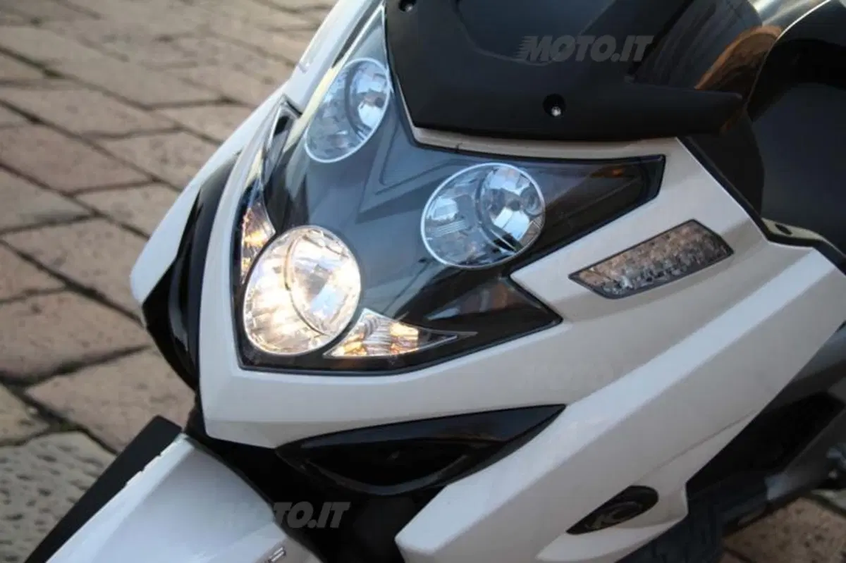 Kymco MyRoad 700i  (21)