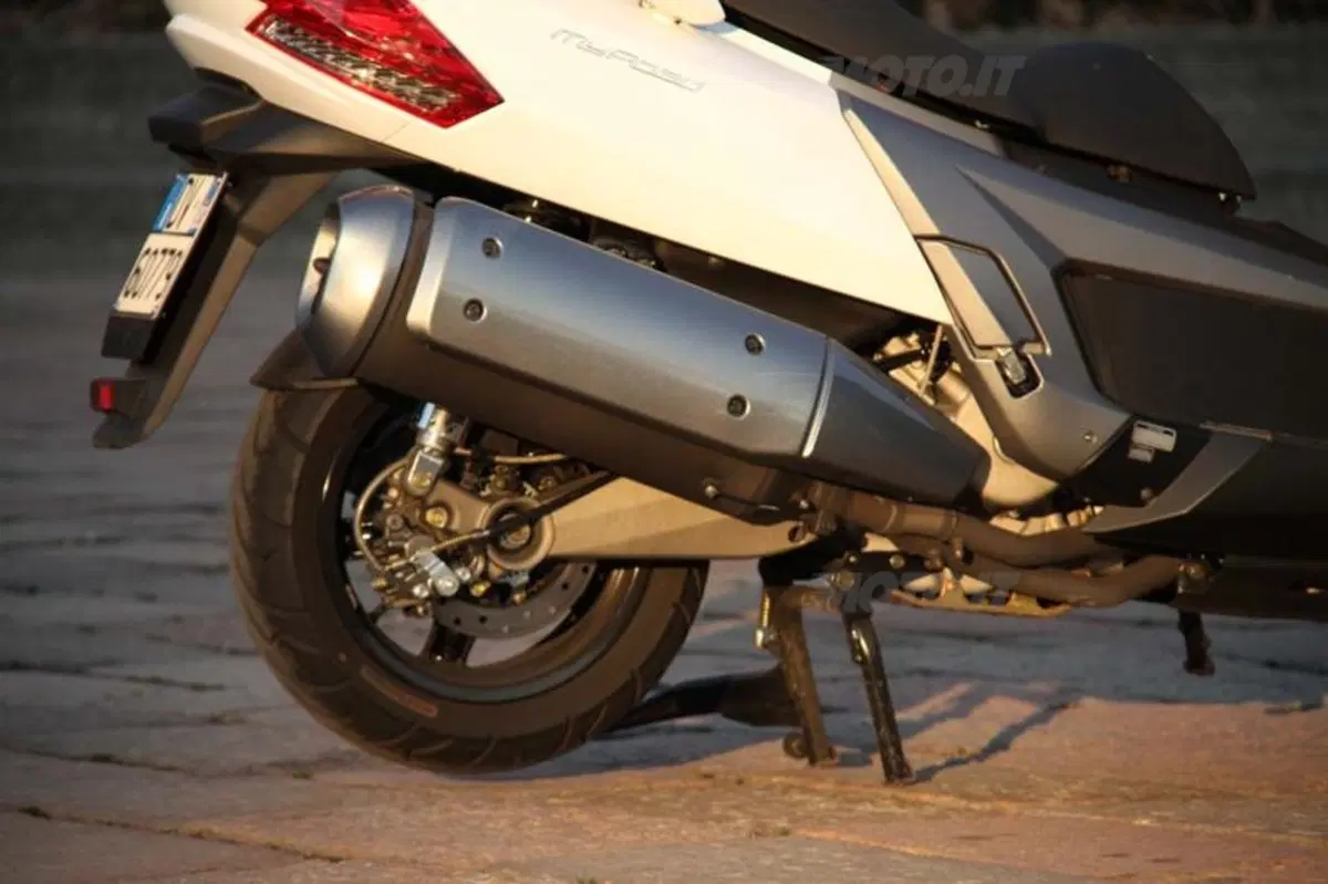 Kymco MyRoad 700i  (23)