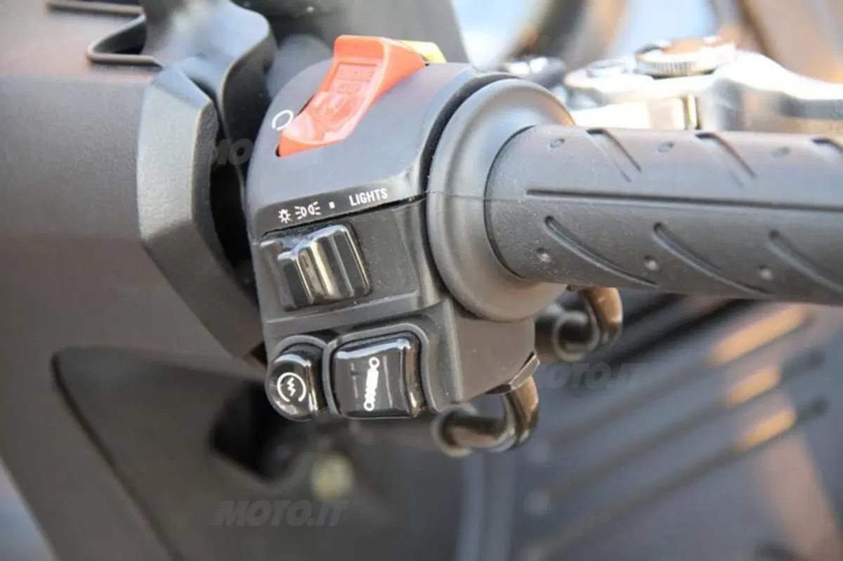Kymco MyRoad 700i  (29)