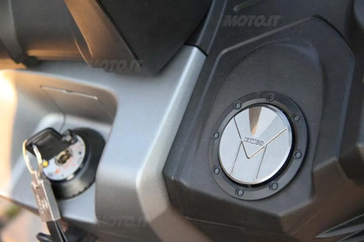 Kymco MyRoad 700i  (31)