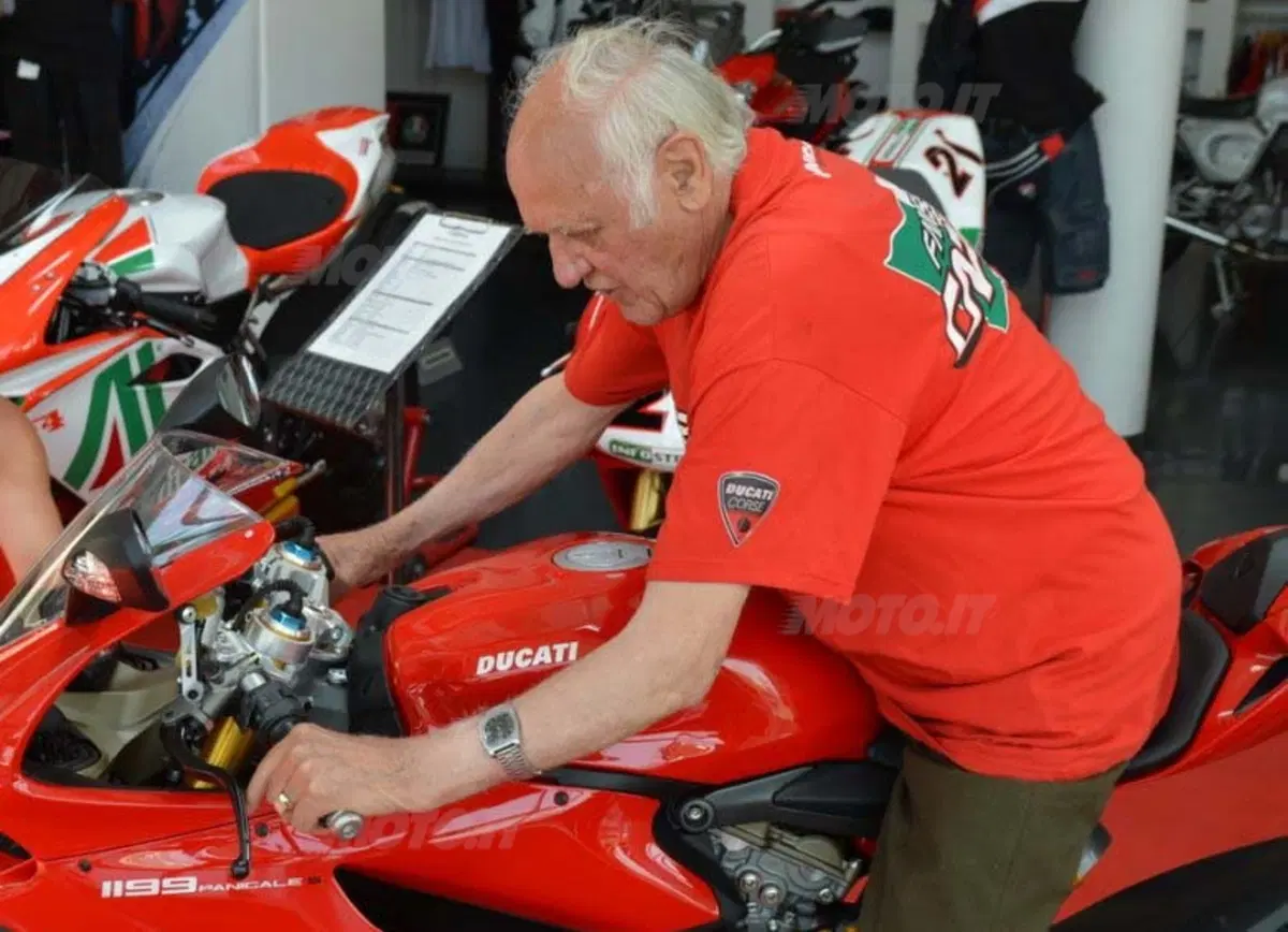 A 85 anni compra la Ducati Panigale (5)
