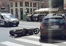 Bobo Craxi in scooter a Roma travolto da un'auto civetta della Polizia. Ho il naso rotto ma sono in piedi