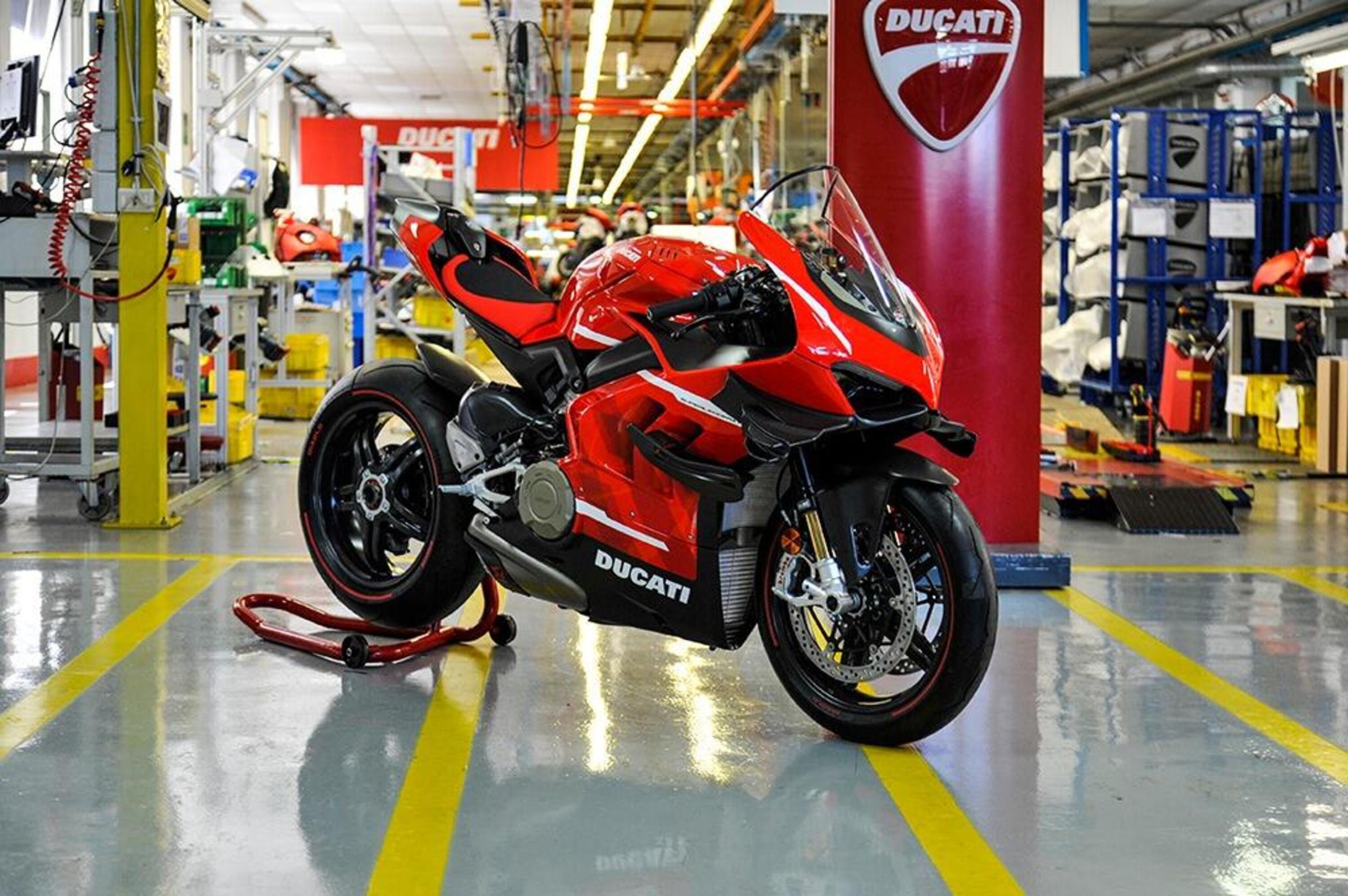 Ducati Superleggera V4, la produzione &egrave; iniziata: 100.000 euro e 234 cavalli