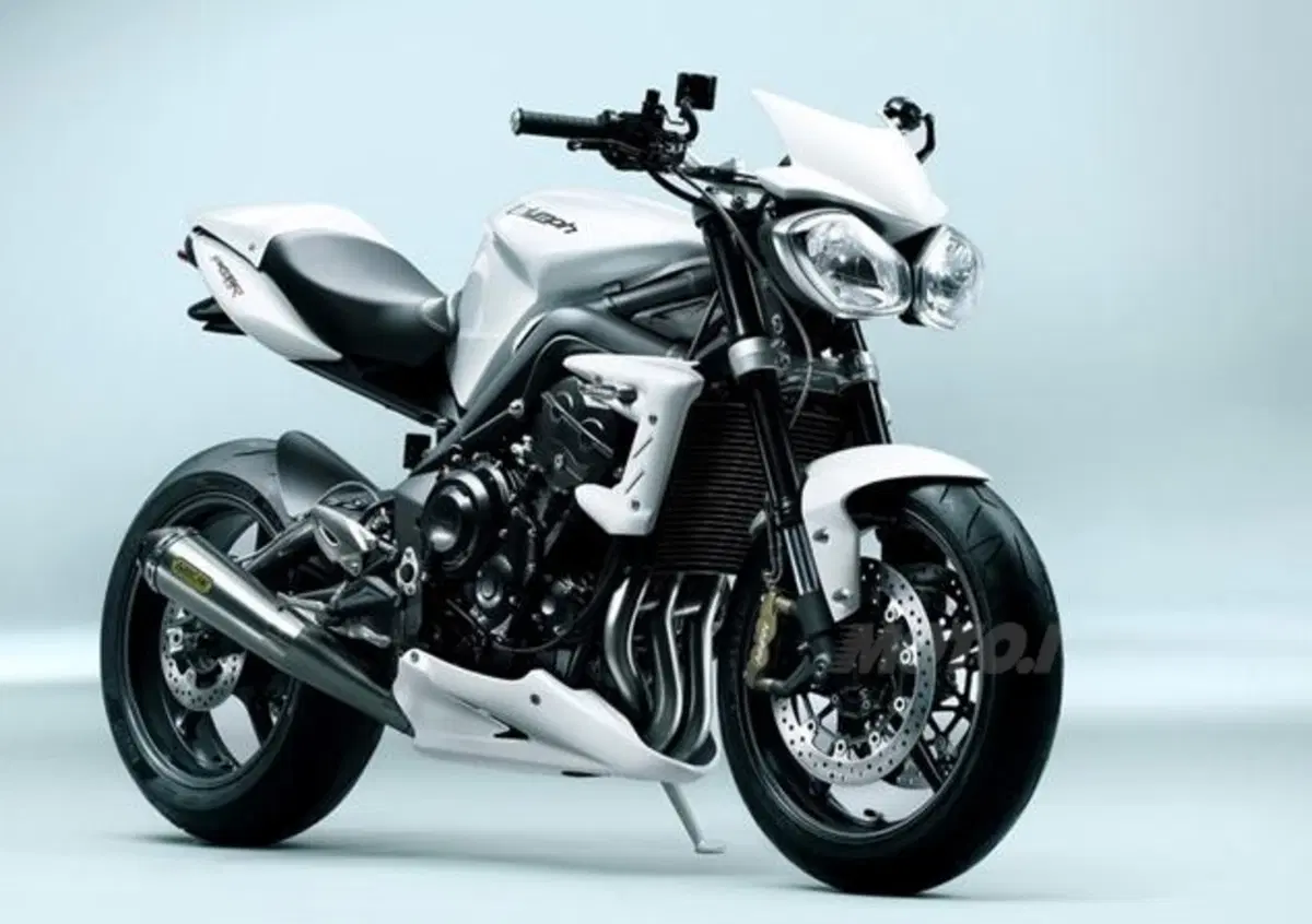 Triumph prolunga "Extra" e rilancia con un finanziamento