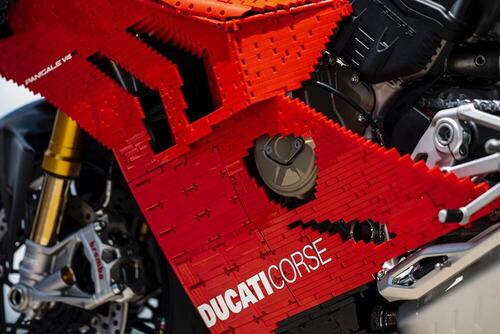 Ducati e LEGO: a Modena debutta la Panigale V4R (9)