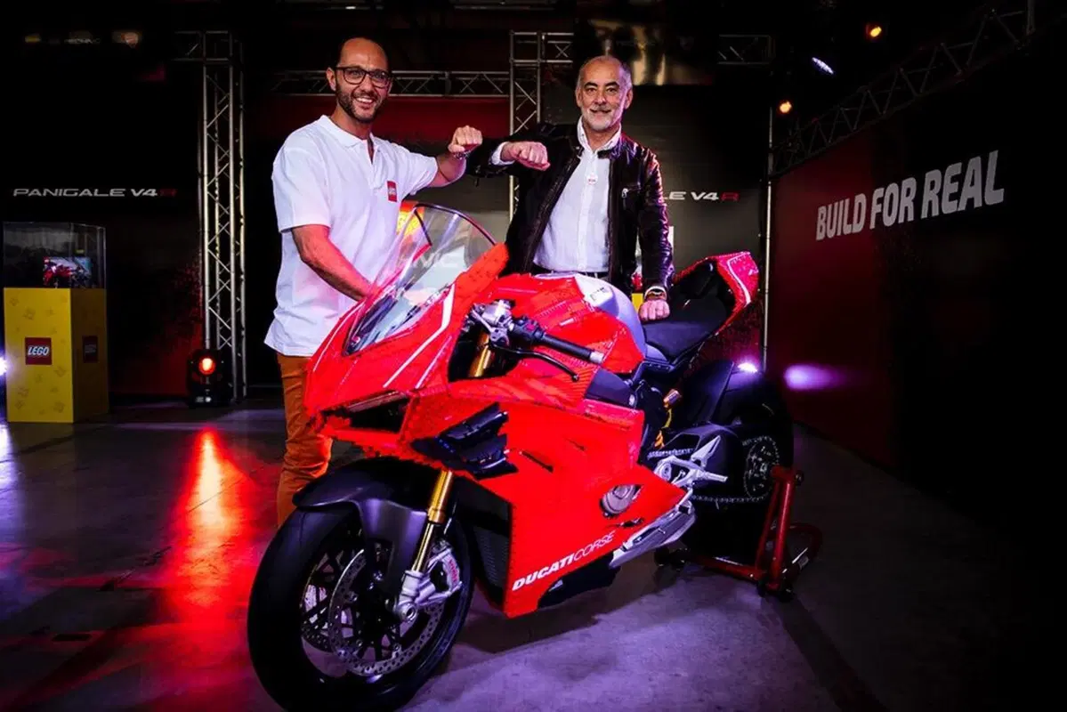Ducati e LEGO: a Modena debutta la Panigale V4R (11)