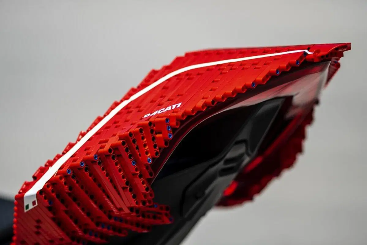 Ducati e LEGO: a Modena debutta la Panigale V4R (16)