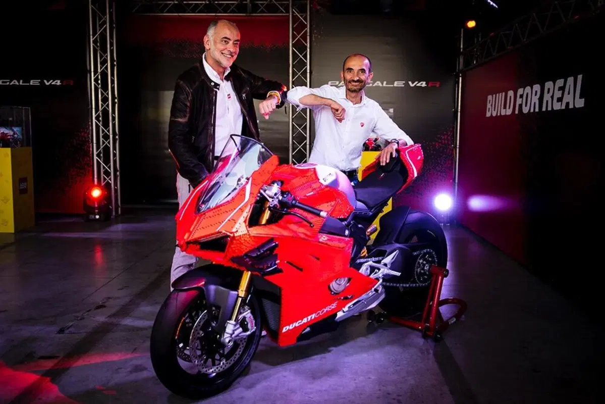 Ducati e LEGO: a Modena debutta la Panigale V4R (15)