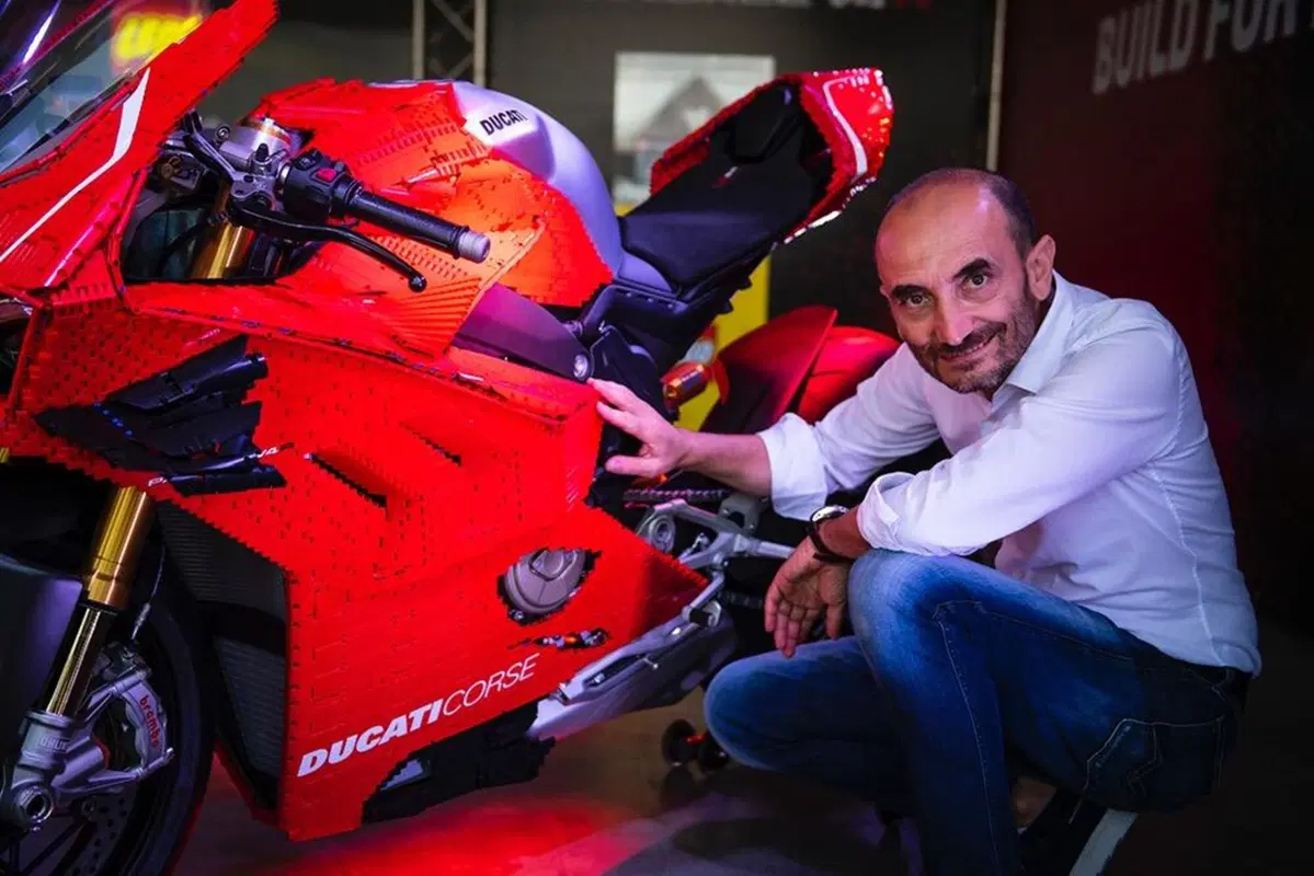 Ducati e LEGO: a Modena debutta la Panigale V4R (22)