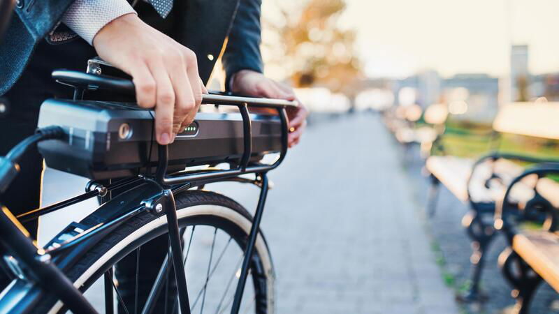 #muoversiincitt&agrave;. Come cambia la mobilit&agrave; urbana tra bici, monopattini, bonus e nuove regole