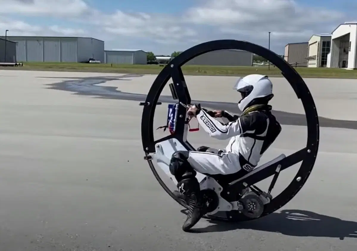 Record. Monoruota elettrico supera i 110 km/h [VIDEO] - Elettrico - Moto.it
