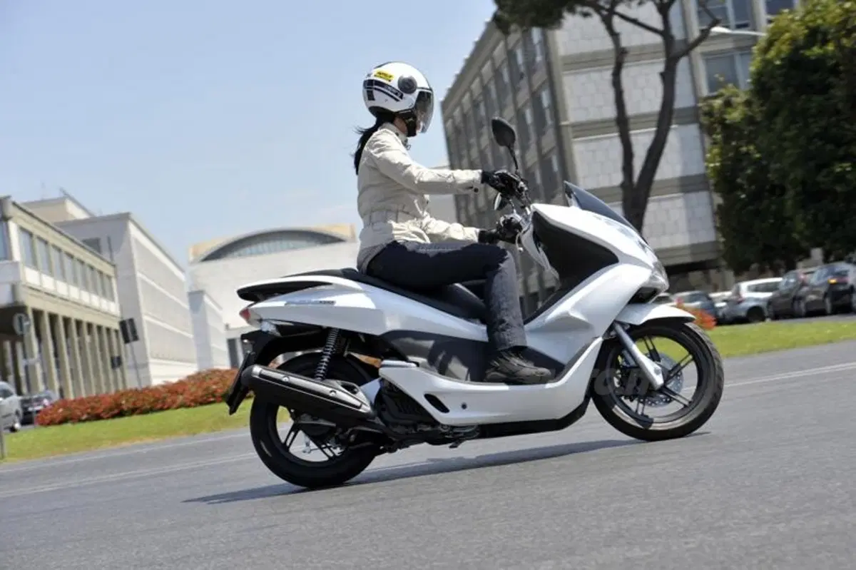 Honda PCX 150  (4)
