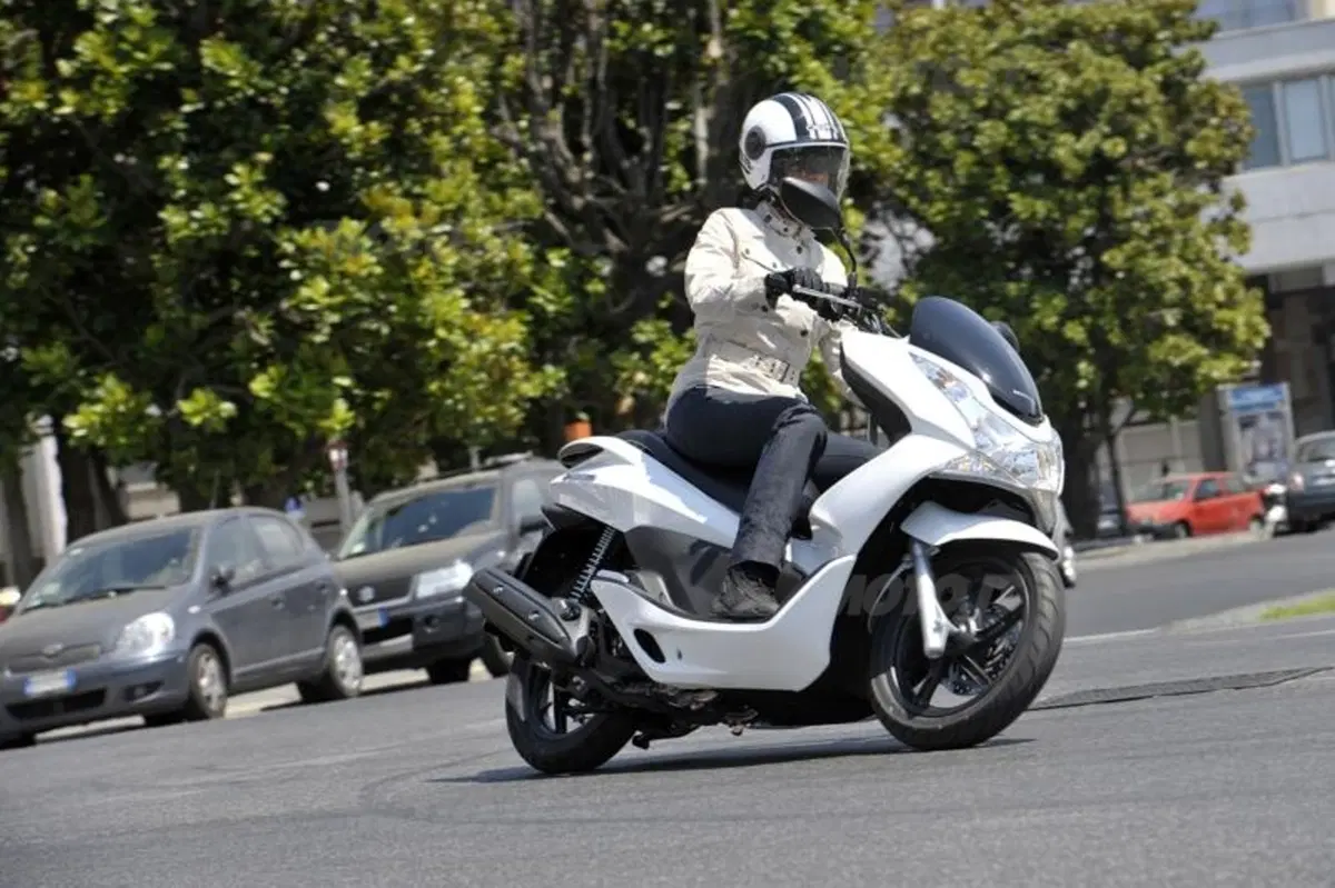 Honda PCX 150  (6)