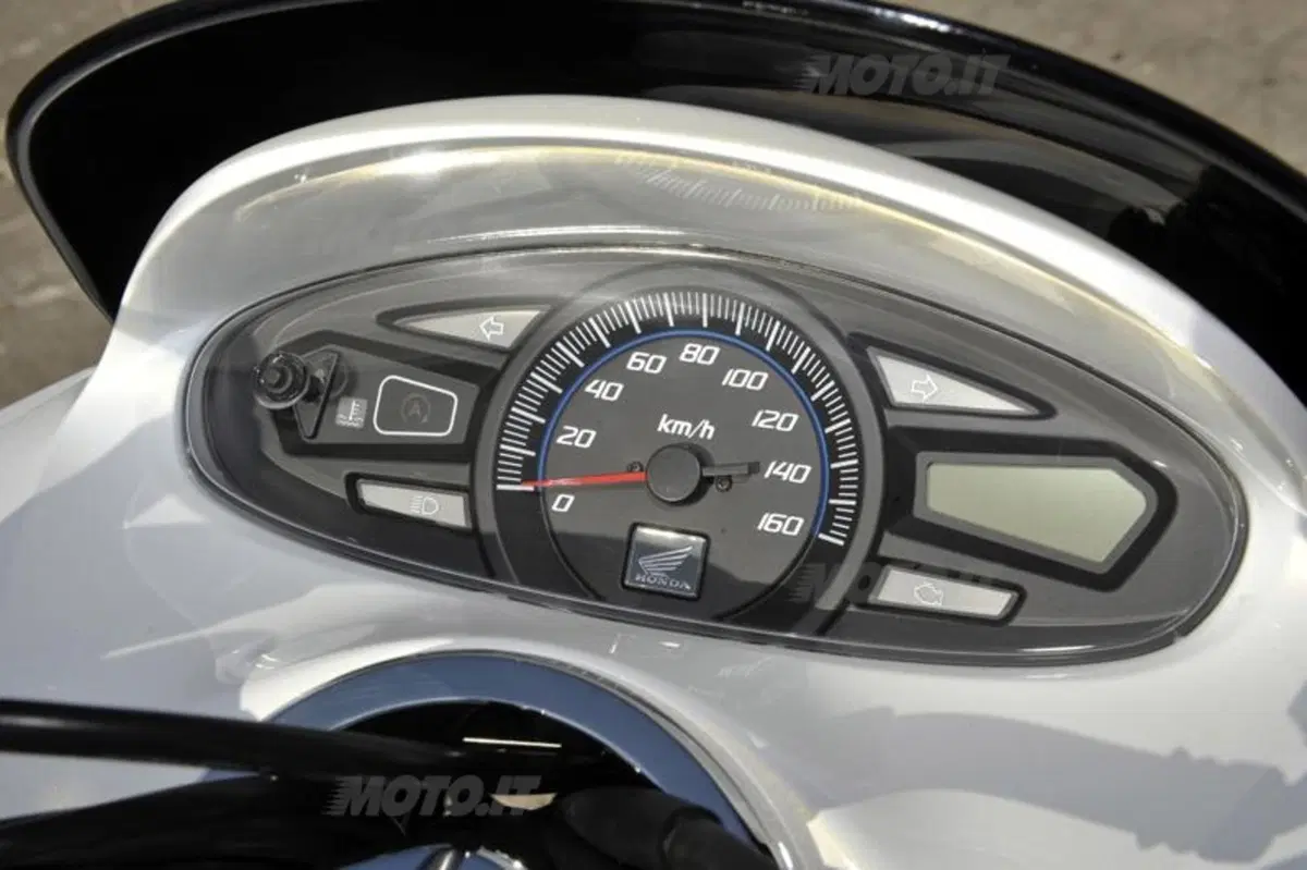 Honda PCX 150  (23)