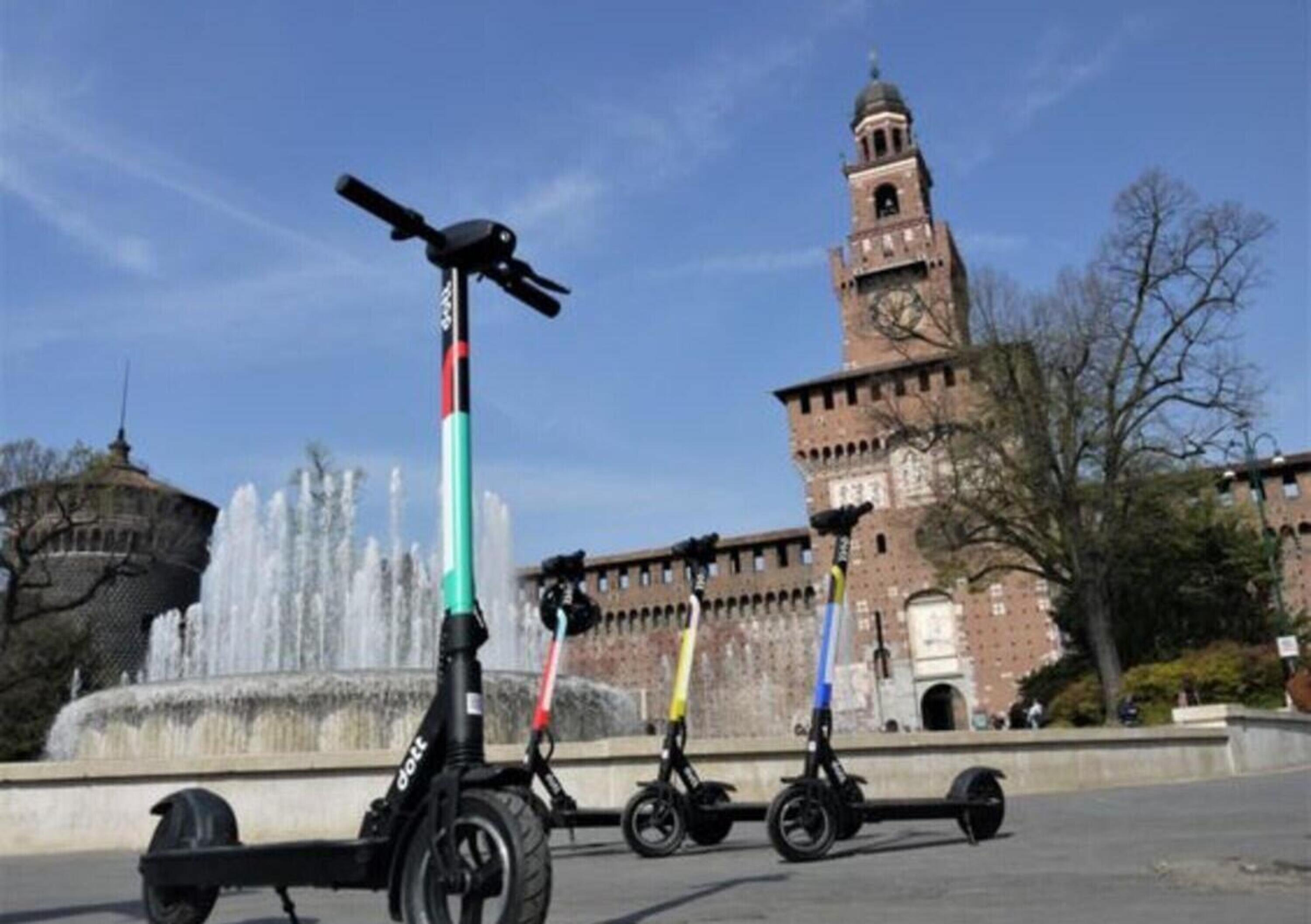 Sharing a Milano. Prezzi e tariffe di scooter e monopattini