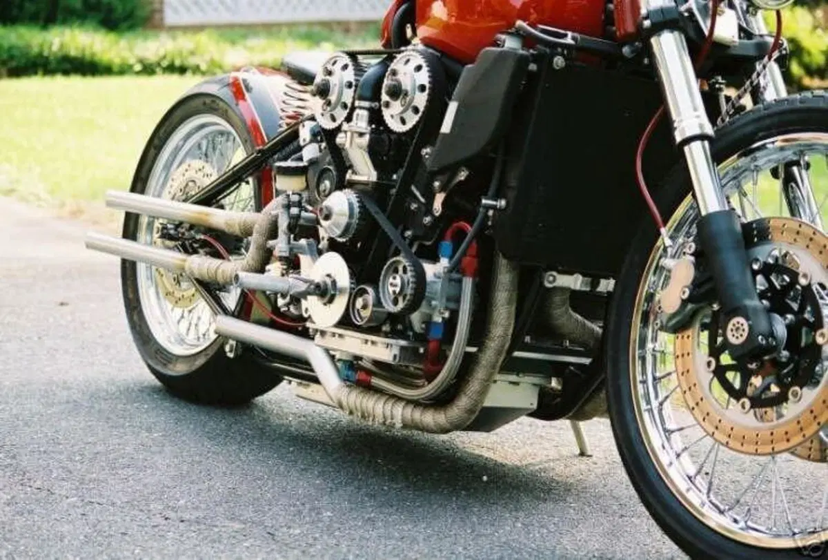 Alfa Romeo compie 110 anni. Cinque moto con il marchio del Biscione (3)