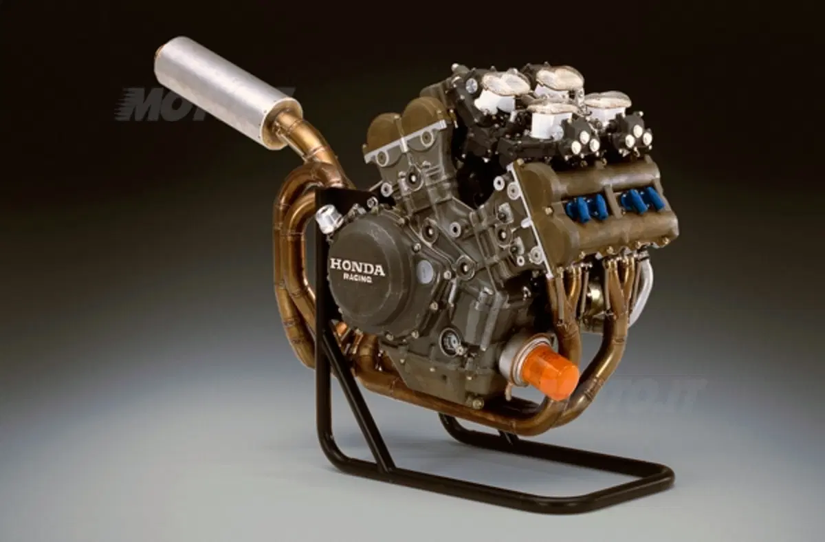 La storia dei V4 Honda da corsa. Prima puntata (8)