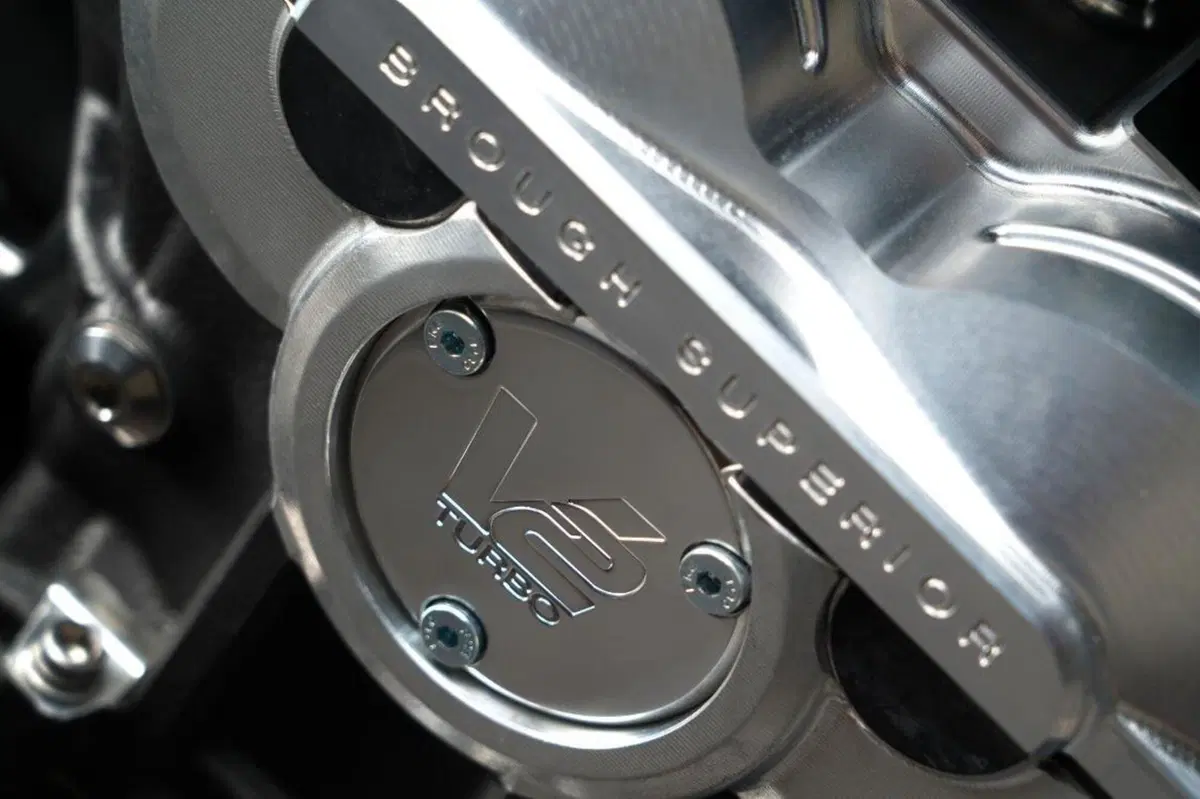 Aston Martin AMB 001: test in pista per la turbo da 108.000 euro (7)