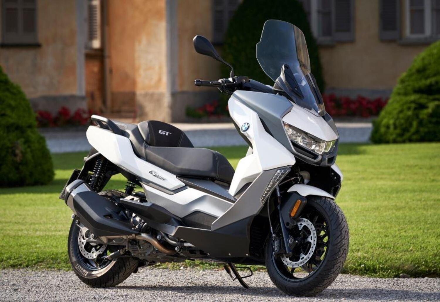 BMW C400 X e C400GT Online Edition: vendita promozionale sul web