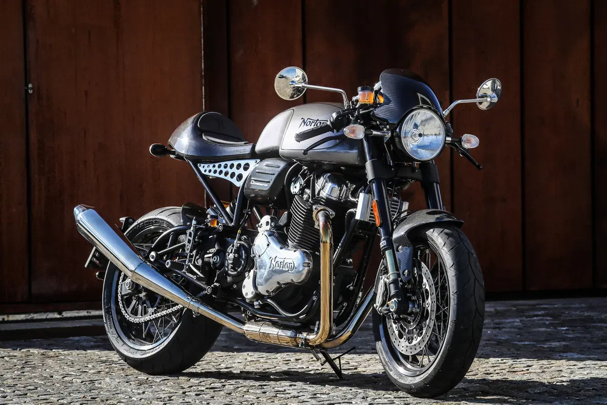 Norton Dominator Black. Café racer d'altri tempi... (3)