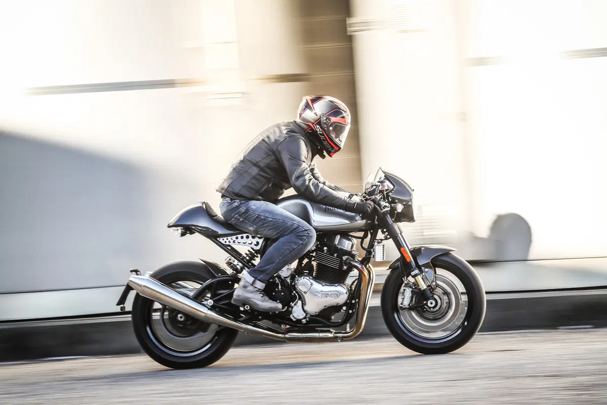 Norton Dominator Black. Café racer d'altri tempi... (10)
