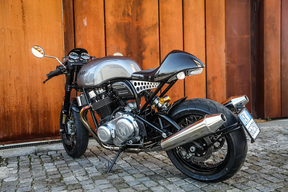Norton Dominator Black. Café racer d'altri tempi... (13)