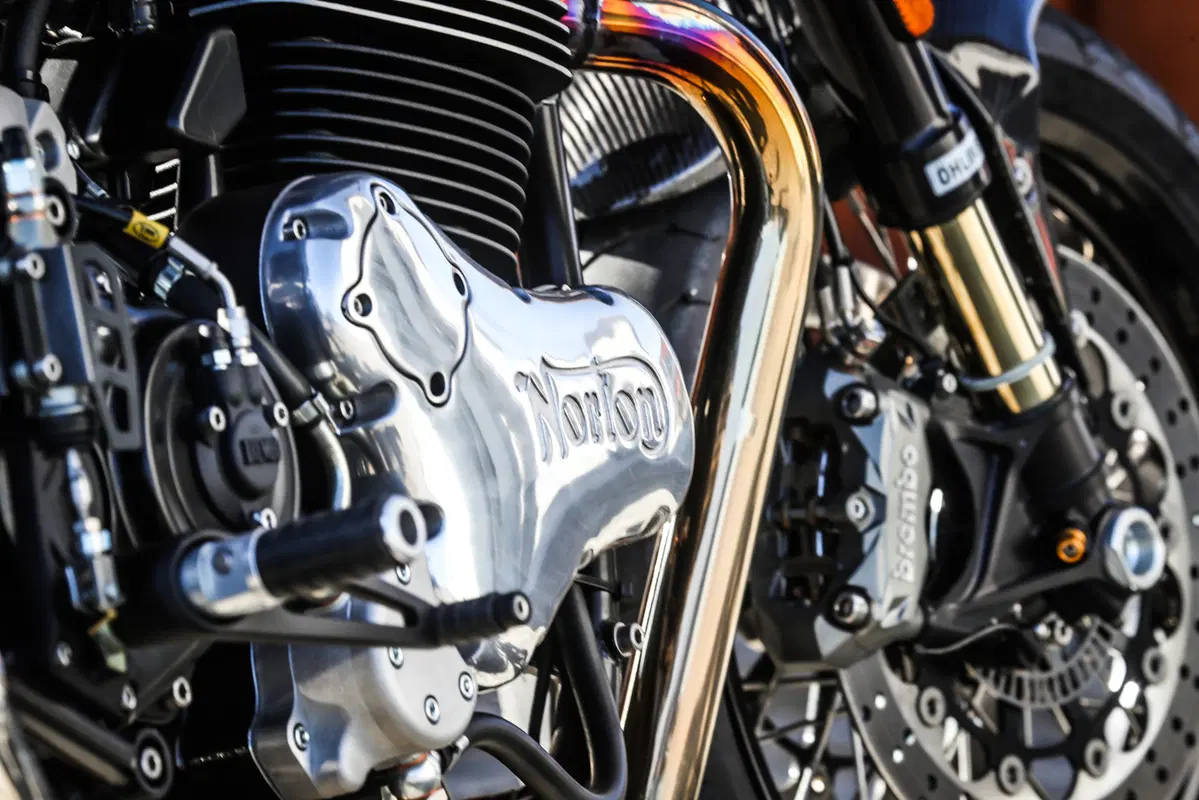 Norton Dominator Black. Café racer d'altri tempi... (19)