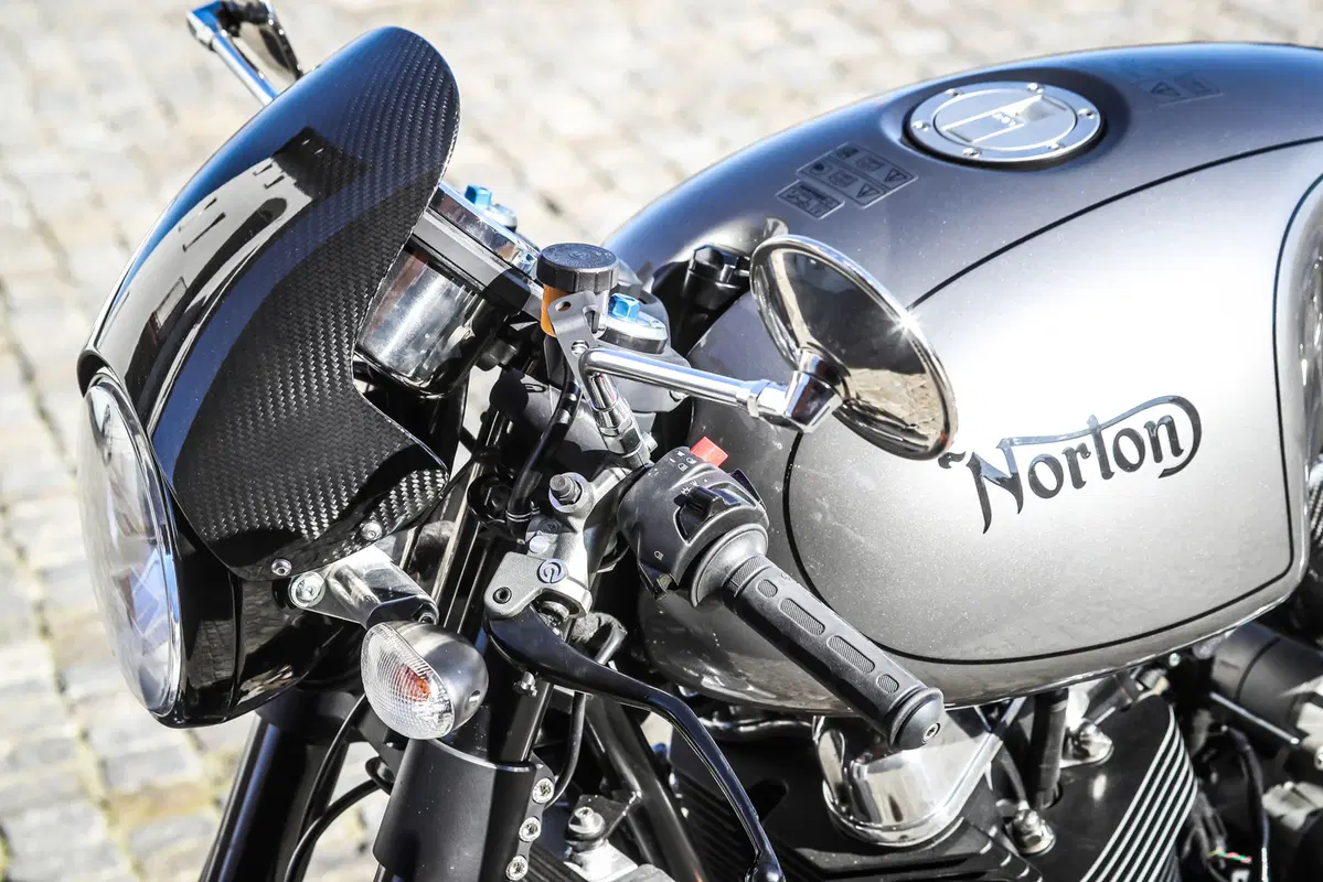 Norton Dominator Black. Café racer d'altri tempi... (20)